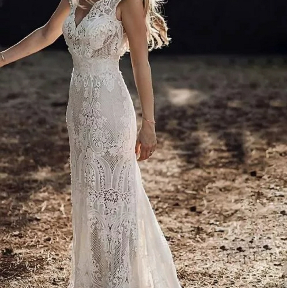 NWT White Lace BoHo Sheath Dress w/a Short Train